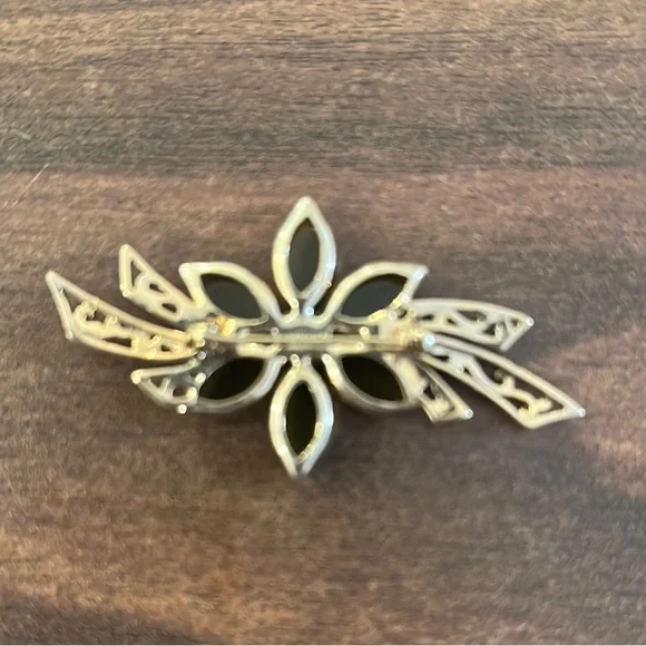 VTG Monet Elegant Gold-tone w/Green Floral Pedals & Dark Pink Rim-stone Brooch - Picture 2 of 5